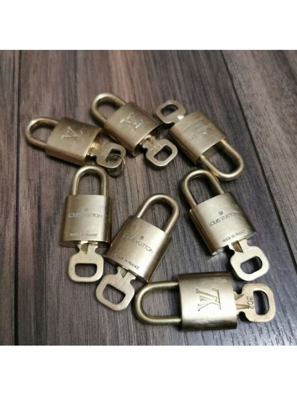 Authentic LOUIS VUITTON 1 Lock and Key set